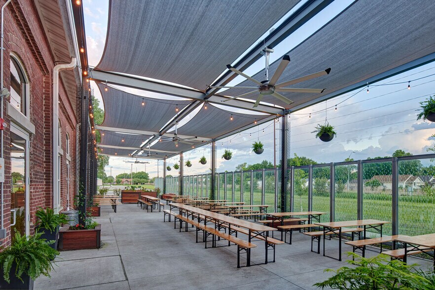 More Photos Of 111 S 11th St, West Des Moines Warehouse For Lease