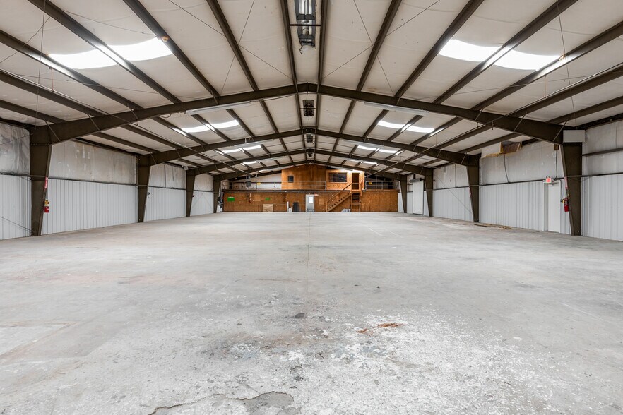 More Photos Of 13950 Veterans Memorial Hwy, Winston Warehouse For Sale