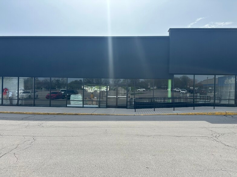 Primary Photo Of 3166-3180 Richmond Rd, Lexington General Retail For Lease