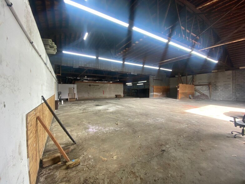 More Photos Of 15193-15207 Marlboro Pike, Upper Marlboro Warehouse For Lease