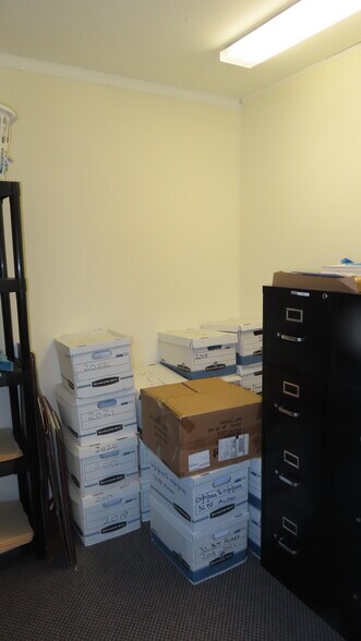 More Photos Of 108 Grant Ave, Plainfield Light Distribution For Lease