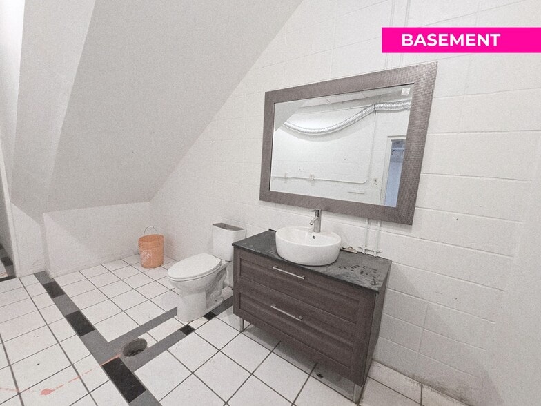 More Photos Of 10762 82nd Ave NW, Edmonton Storefront Retail Office For Lease