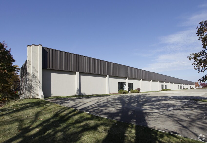 Primary Photo Of 2774 Nationwide Pky, Brunswick Warehouse For Lease