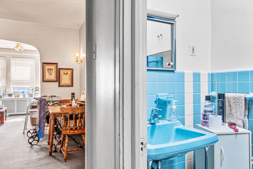 More Photos Of 694 Pont Reading Rd, Ardmore Storefront Retail Residential For Sale