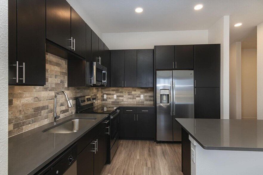 More Photos Of 270 E Flatiron Crossing Dr, Broomfield Apartments For Lease