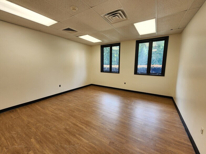 More Photos Of 2 Fisher Rd, Greenville Schools For Lease