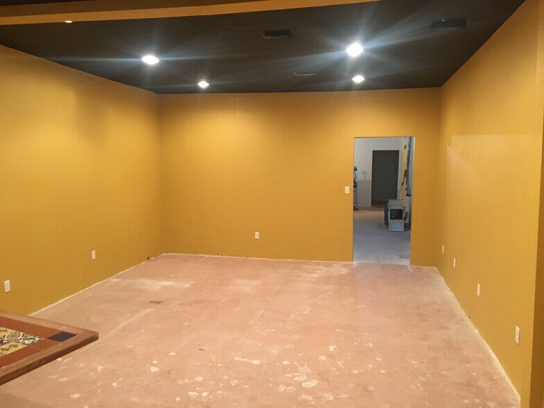 More Photos Of 1018 Union, Selma Storefront Retail Residential For Sale