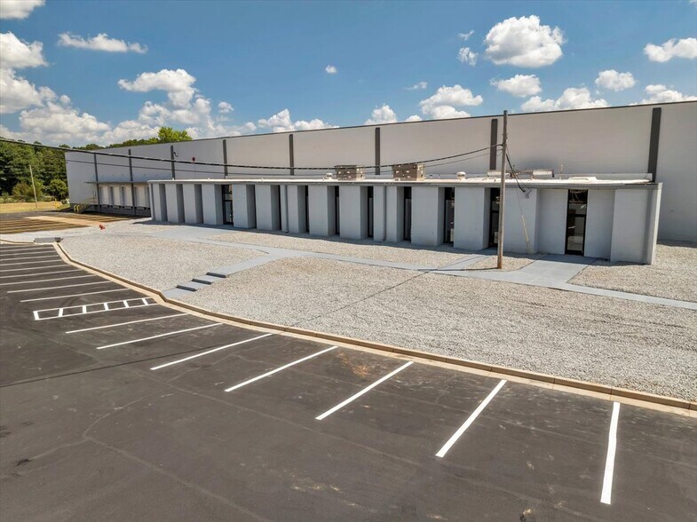 More Photos Of 206 Mathews St, Barnesville Distribution For Sale