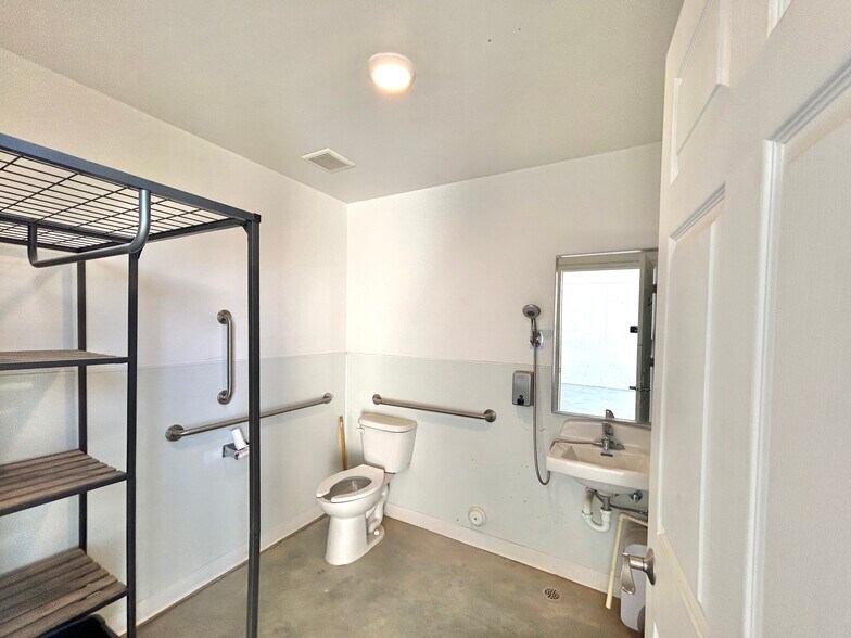 More Photos Of 2728 E 14 N, Ammon Warehouse For Lease