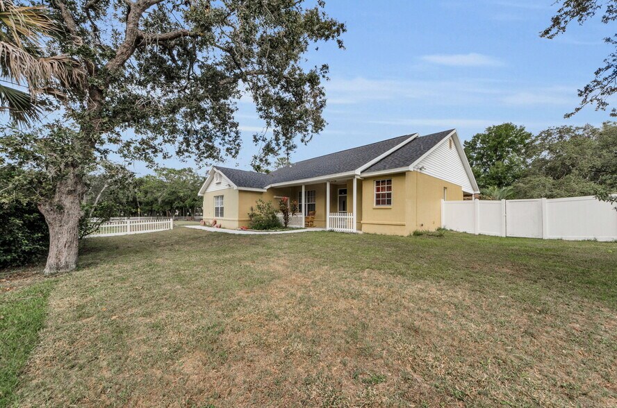 More Photos Of 11748 La Madera Blvd, Port Richey Office For Sale