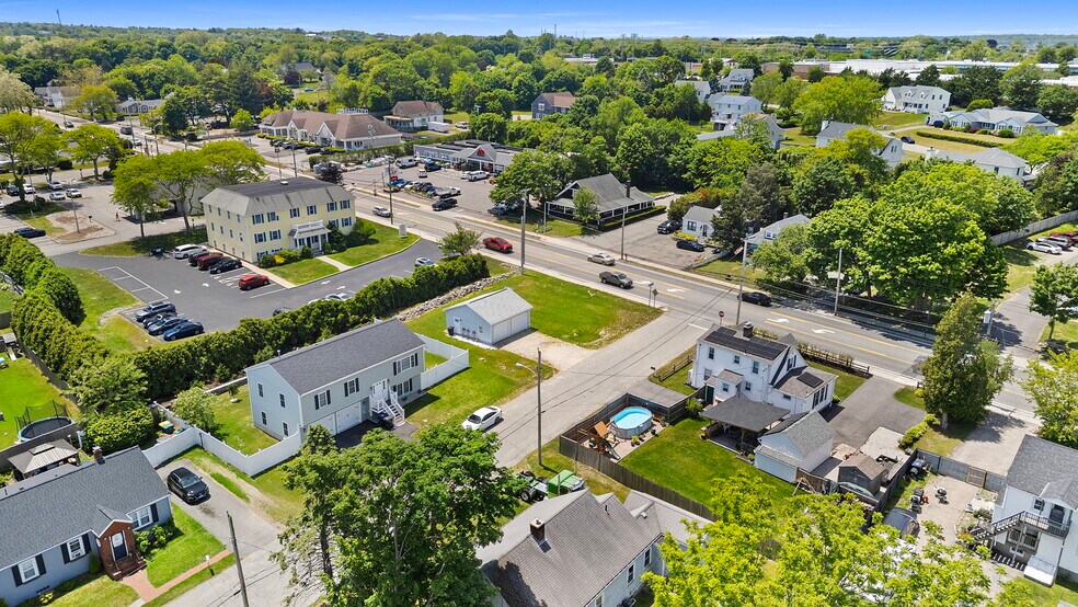 More Photos Of 3055 E Main Rd, Portsmouth Flex For Sale
