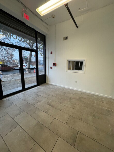 More Photos Of 1600 W Hunting Park Ave, Philadelphia Warehouse For Lease