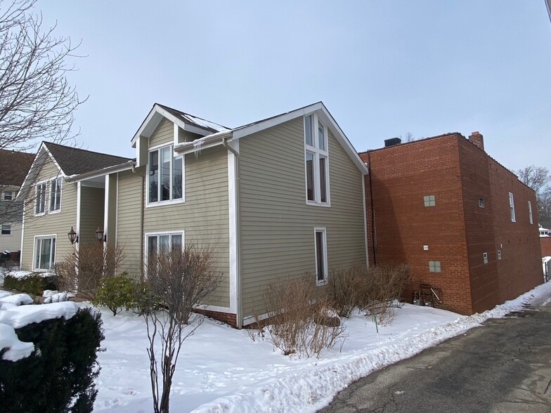 More Photos Of 20234 Detroit Rd, Rocky River Office For Lease