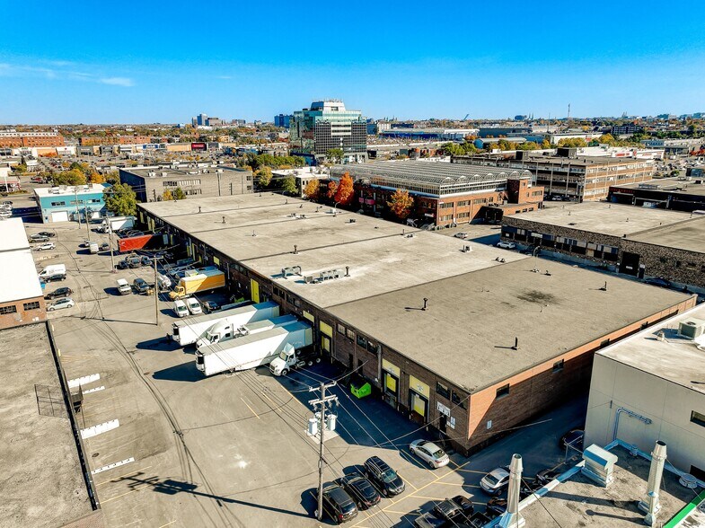 More Photos Of 1493-1517 Rue Antonio-Barbeau, Montréal Distribution For Lease