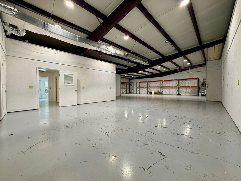 More Photos Of 11815 US Highway 15-501, Aberdeen Distribution For Lease
