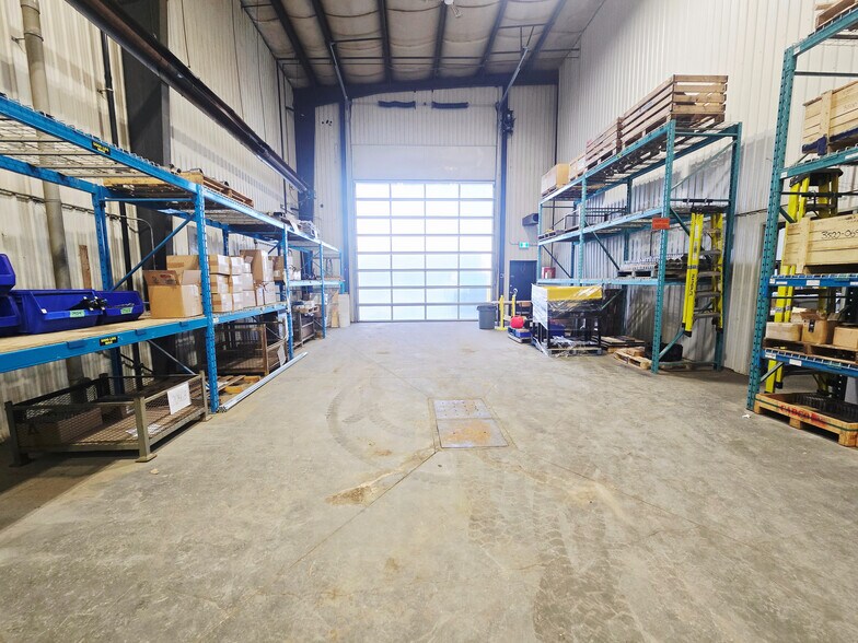 More Photos Of 9305 27th Ave NW, Edmonton Manufacturing For Lease