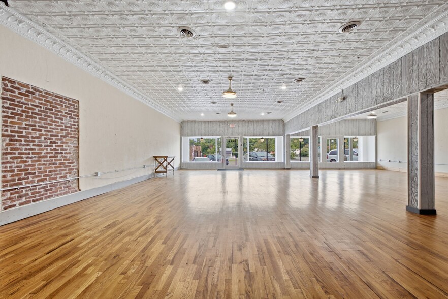 More Photos Of 1029 Park St, Westmoreland Storefront Retail Office For Sale