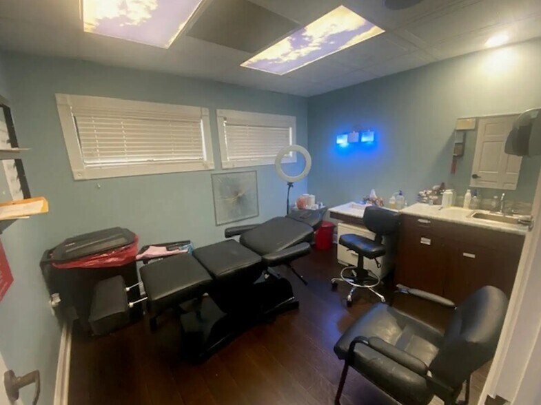 More Photos Of 10621 N Oak Hills Pky, Baton Rouge Medical For Sale