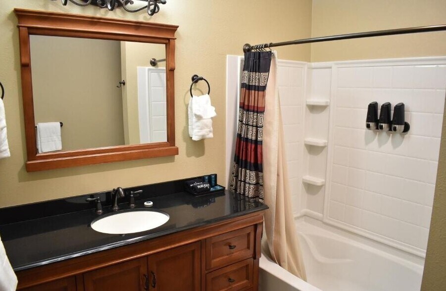 More Photos Of 22 N Bridge St, Saint Anthony Storefront Retail Residential For Sale