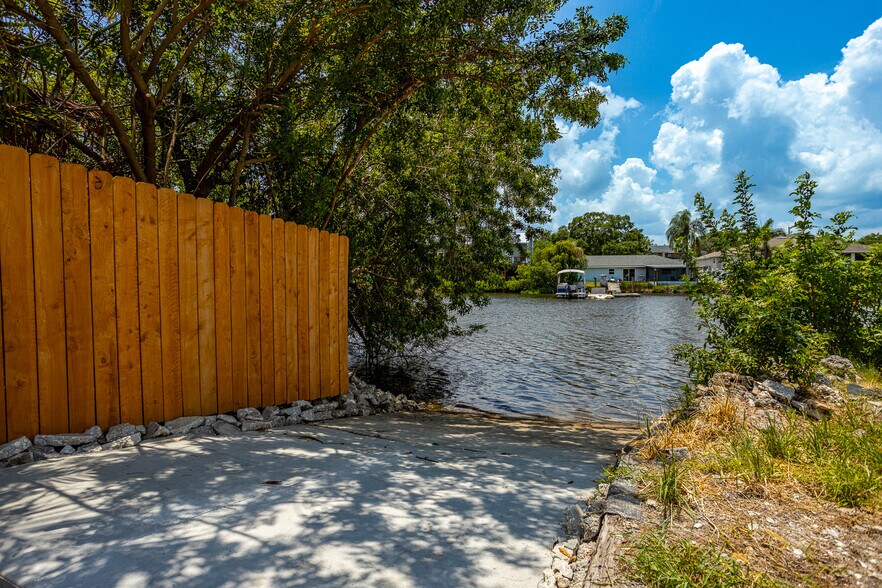 More Photos Of 8820 Rocky Creek Dr, Tampa Apartments For Sale