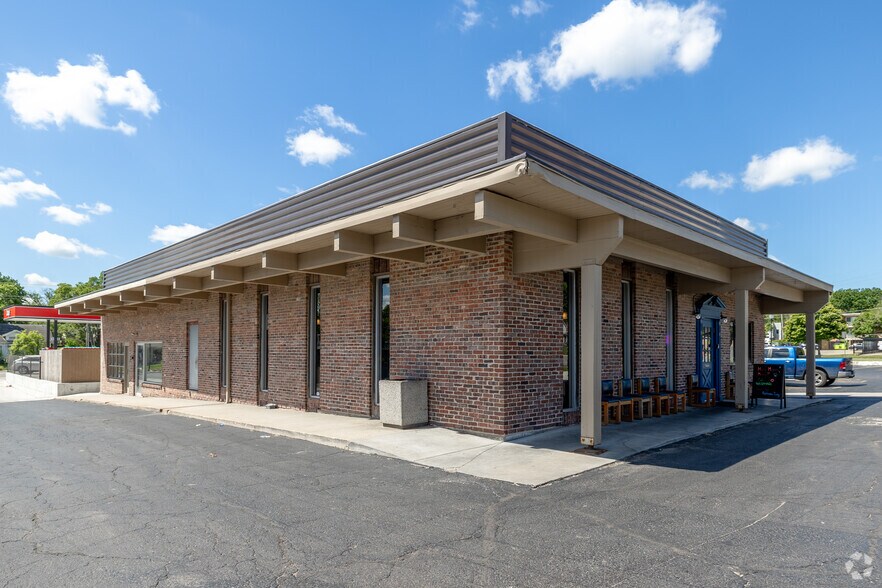 More Photos Of 1620-1620 SW Washburn Ave, Topeka General Retail For Sale