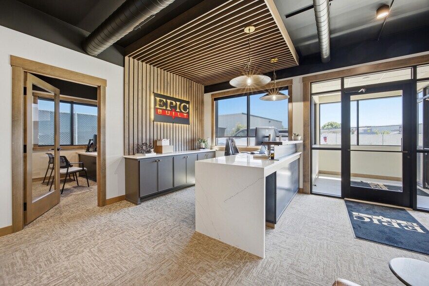 More Photos Of 2942 S Fiechtnet Dr, Fargo Warehouse For Sale