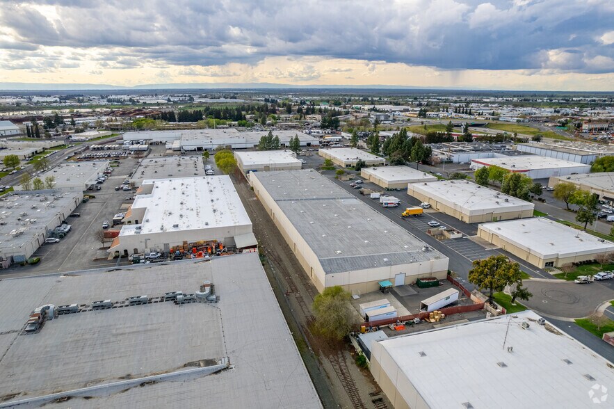 More Photos Of 1347 Tradewinds Cir, West Sacramento Warehouse For Lease