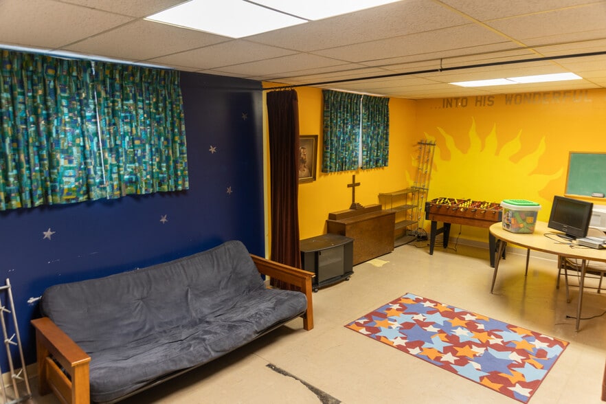 More Photos Of 381 H St, Hampton Religious Facility For Sale