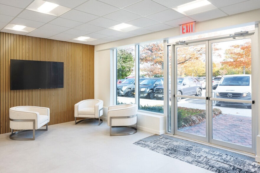 More Photos Of 1051 Franklin Ave, Garden City Office For Sale
