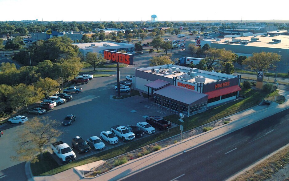 More Photos Of 8201 W Interstate 40, Amarillo Department Store For Sale