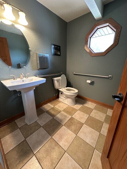 More Photos Of 820 W Summit St, Winterset Medical For Sale