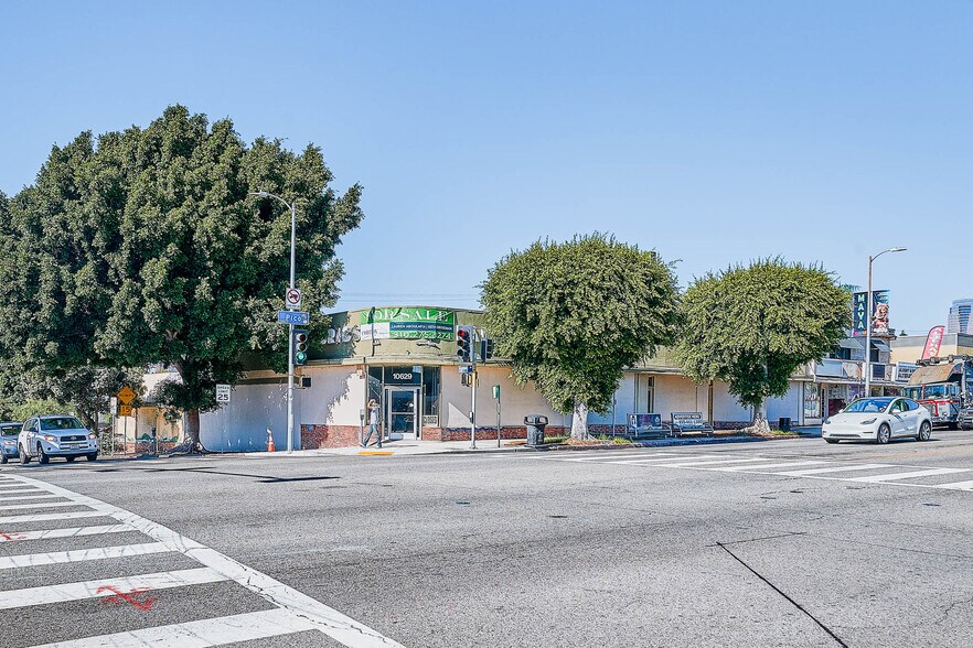 More Photos Of 10627 W Pico Blvd, Los Angeles Freestanding For Lease