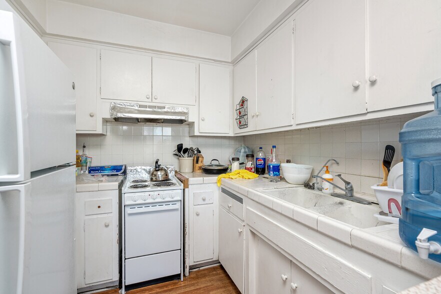 More Photos Of 13631 Vanowen St, Van Nuys Apartments For Sale