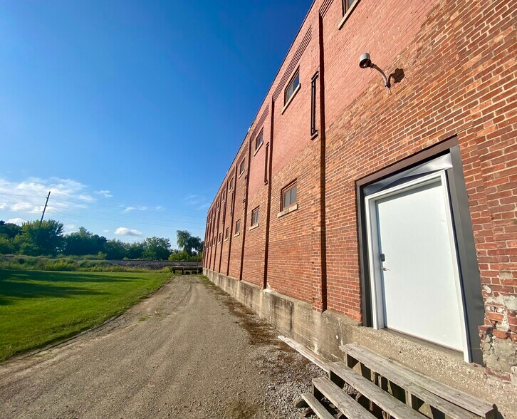 More Photos Of 260 W Stroud St, Randolph Warehouse For Sale
