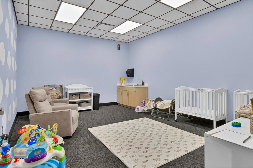 More Photos Of 155 Porters Neck Rd, Wilmington General Retail For Lease