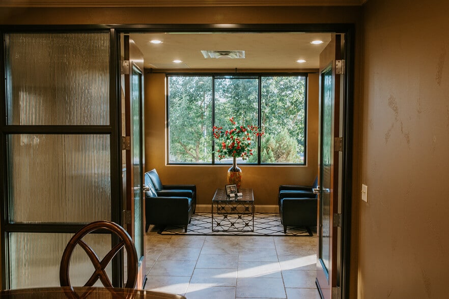 More Photos Of 2806 Flintrock Trace, Lakeway Loft Creative Space For Sale