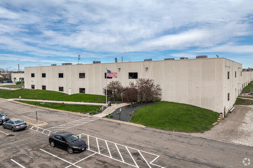 Primary Photo Of 8840-8880 Evergreen Blvd NW, Coon Rapids Manufacturing For Lease