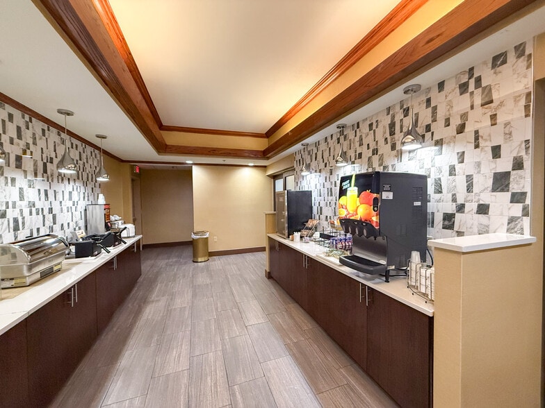 More Photos Of 5653 Tinker Diagonal St, Oklahoma City Hotel For Sale