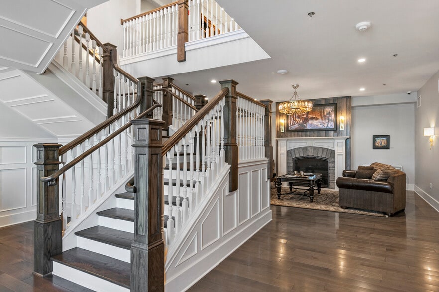More Photos Of 3500 Saint Albans Rd, Saint Albans Hotel For Sale