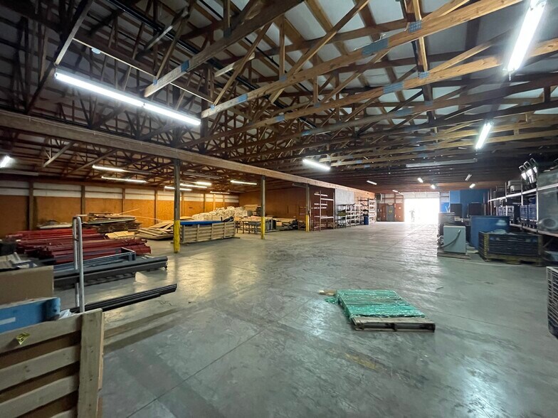 More Photos Of 134 Roger Thomas Rd, Cadiz Warehouse For Sale