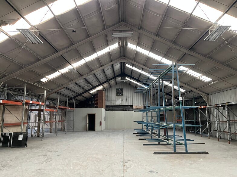 More Photos Of 1520 La Salle Ave, Waco Manufacturing For Lease