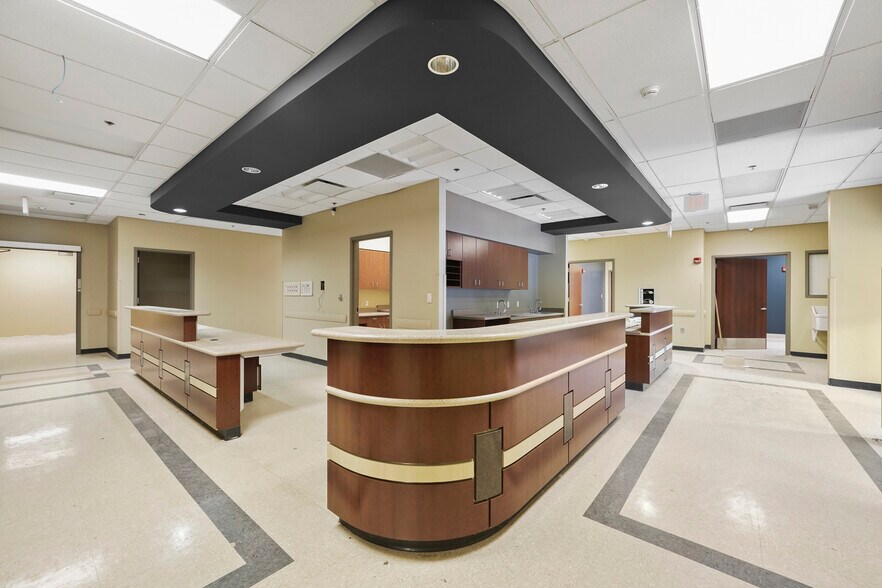 More Photos Of 27126 Northwest Fwy, Cypress Freestanding For Lease