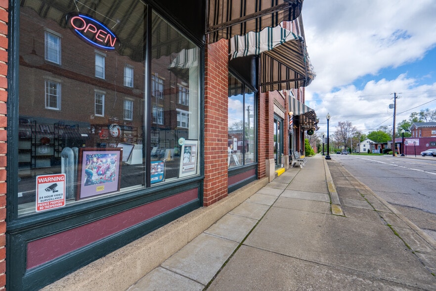 More Photos Of 121-127 E Main St, Ravenna Storefront Retail Office For Sale