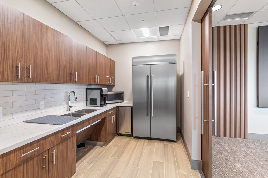 More Photos Of 4270 SH-6, College Station Office For Lease