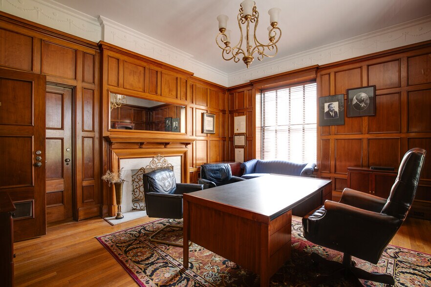 More Photos Of 422 E Franklin St, Richmond Office For Lease