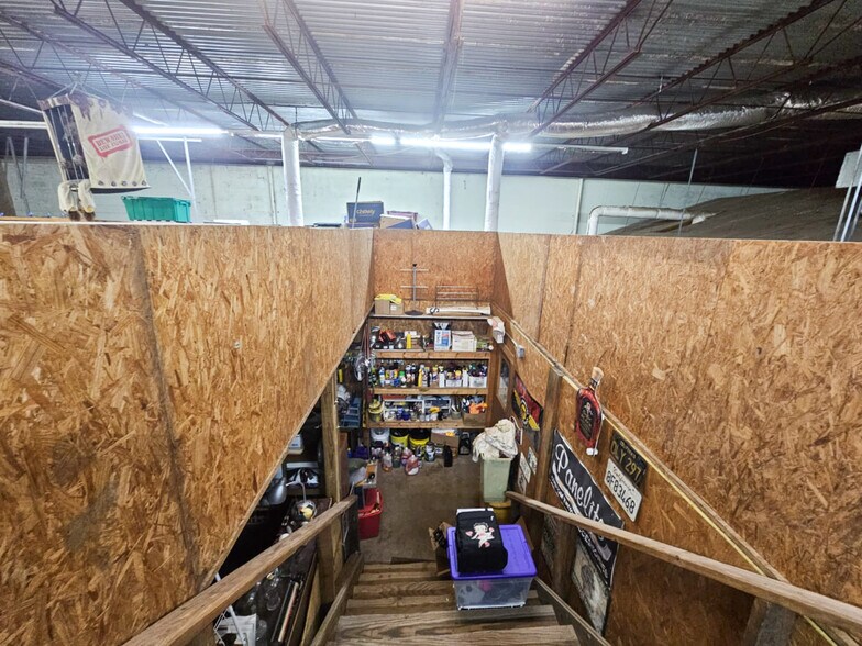 More Photos Of 1420 E Palestine Ave, Palestine Flex For Sale