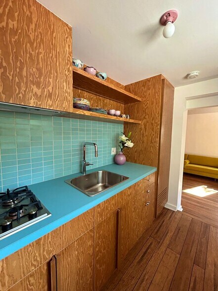 More Photos Of 1964 Vestal Ave, Los Angeles Office Residential For Sale