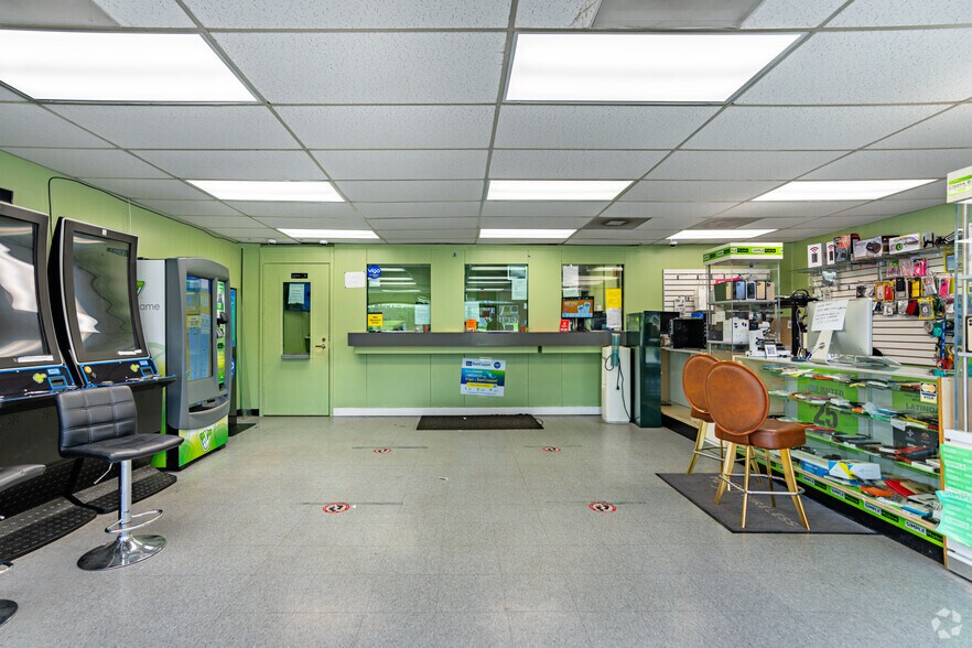 More Photos Of 8332 Richmond Hwy, Alexandria Storefront For Lease