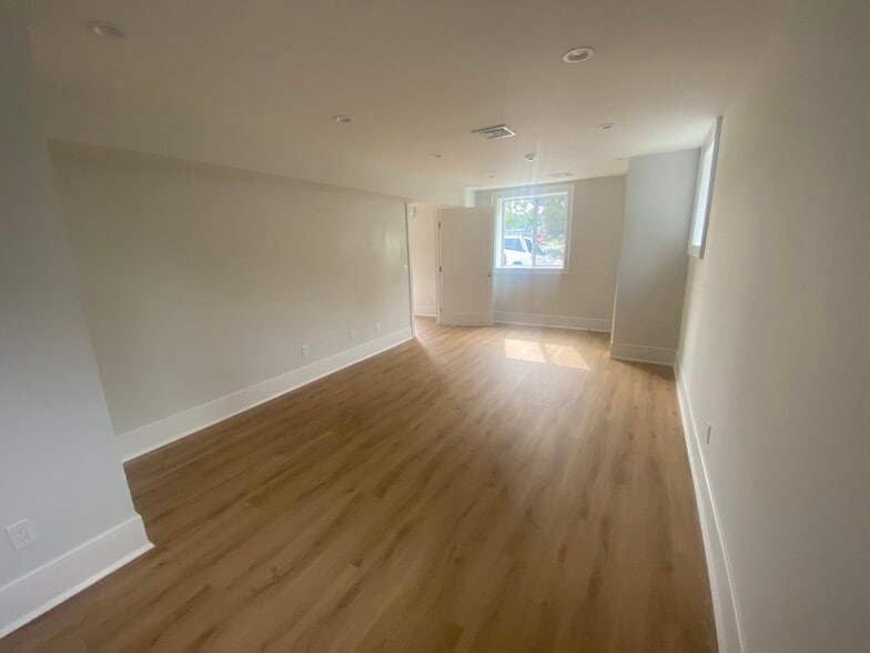 More Photos Of 78 E Putnam Ave, Cos Cob General Retail For Lease