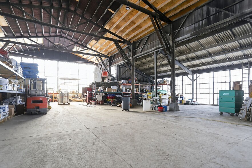 More Photos Of 935 W 6th St, Lansdale Industrial For Sale